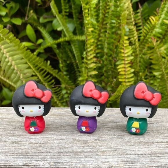 NWT Sanrio Hello Kitty Three Japanese Vinyl Figures in Kimonos Exclusive Limited - Picture 7 of 7